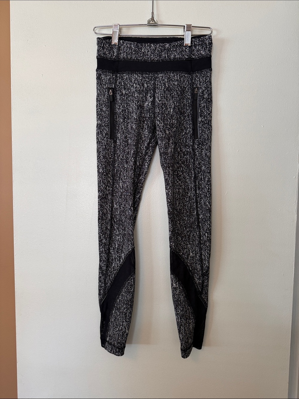 Lululemon Marled Black & White Athletic Leggings
